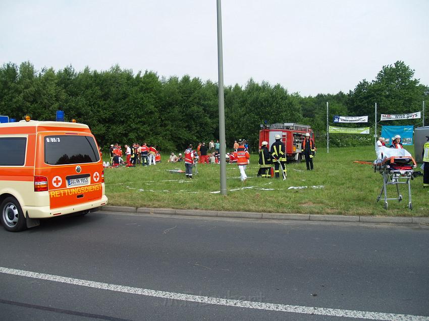 Schwerer Unfall mit Reisebus Lohmar Donrather Dreieck P038.JPG